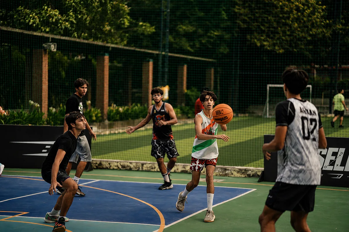 Baseline athlete applying power and movement during basketball training